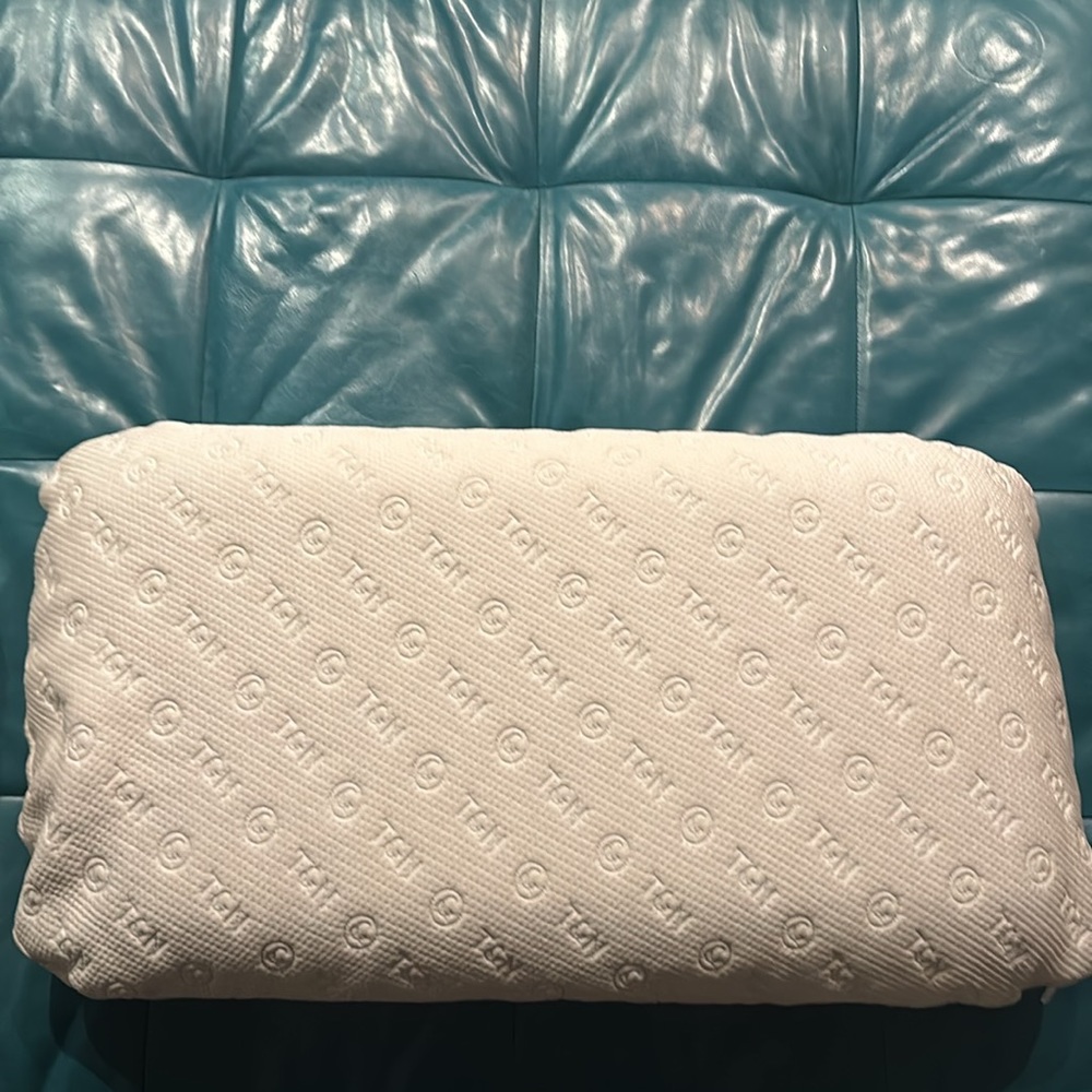 Tuft & needle original foam pillow king memory foam white